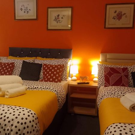 Cosy Stay In Walsall By Ideal Home Bloxwich Exterior foto