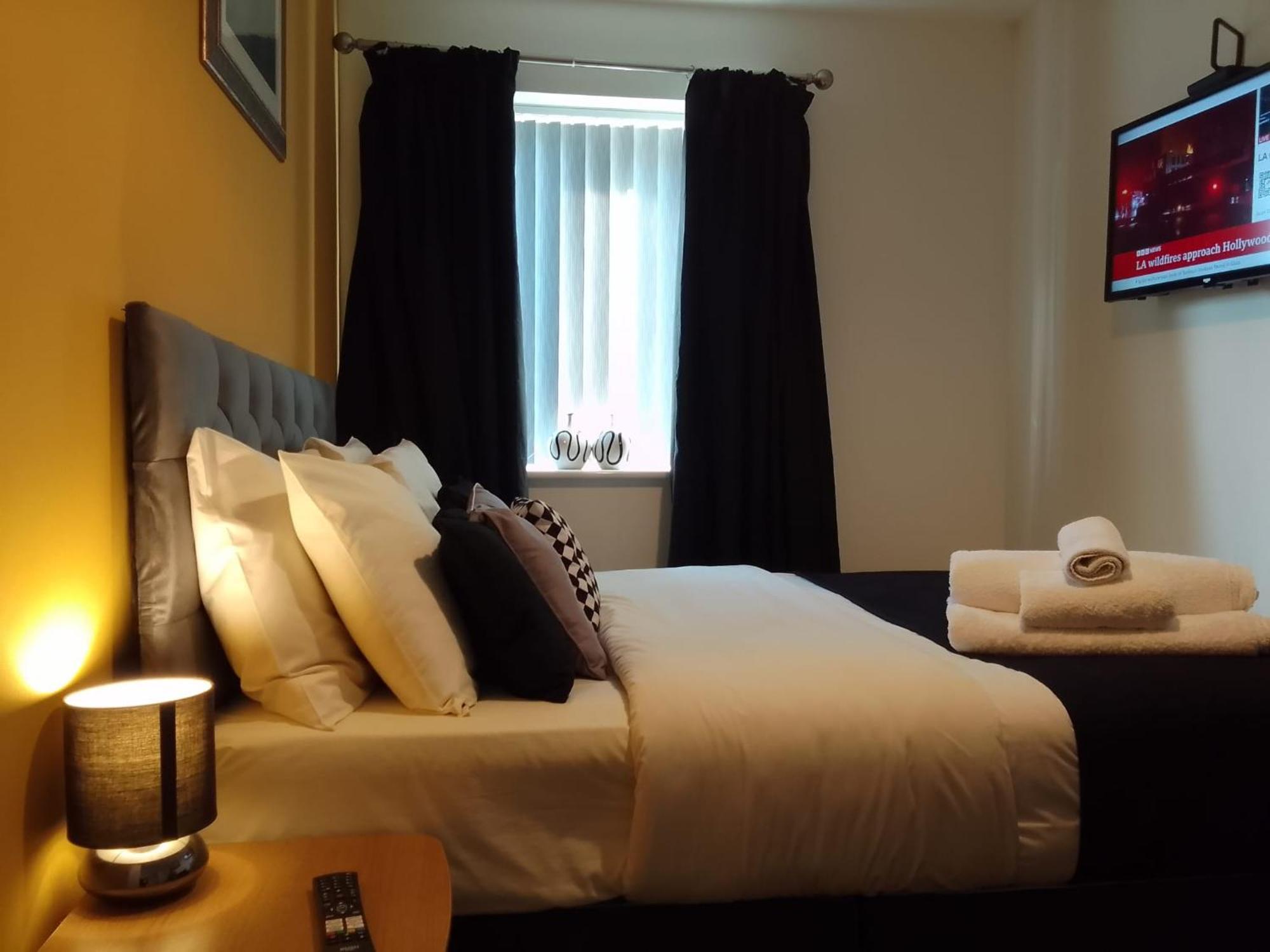 Cosy Stay In Walsall By Ideal Home Bloxwich Exterior foto