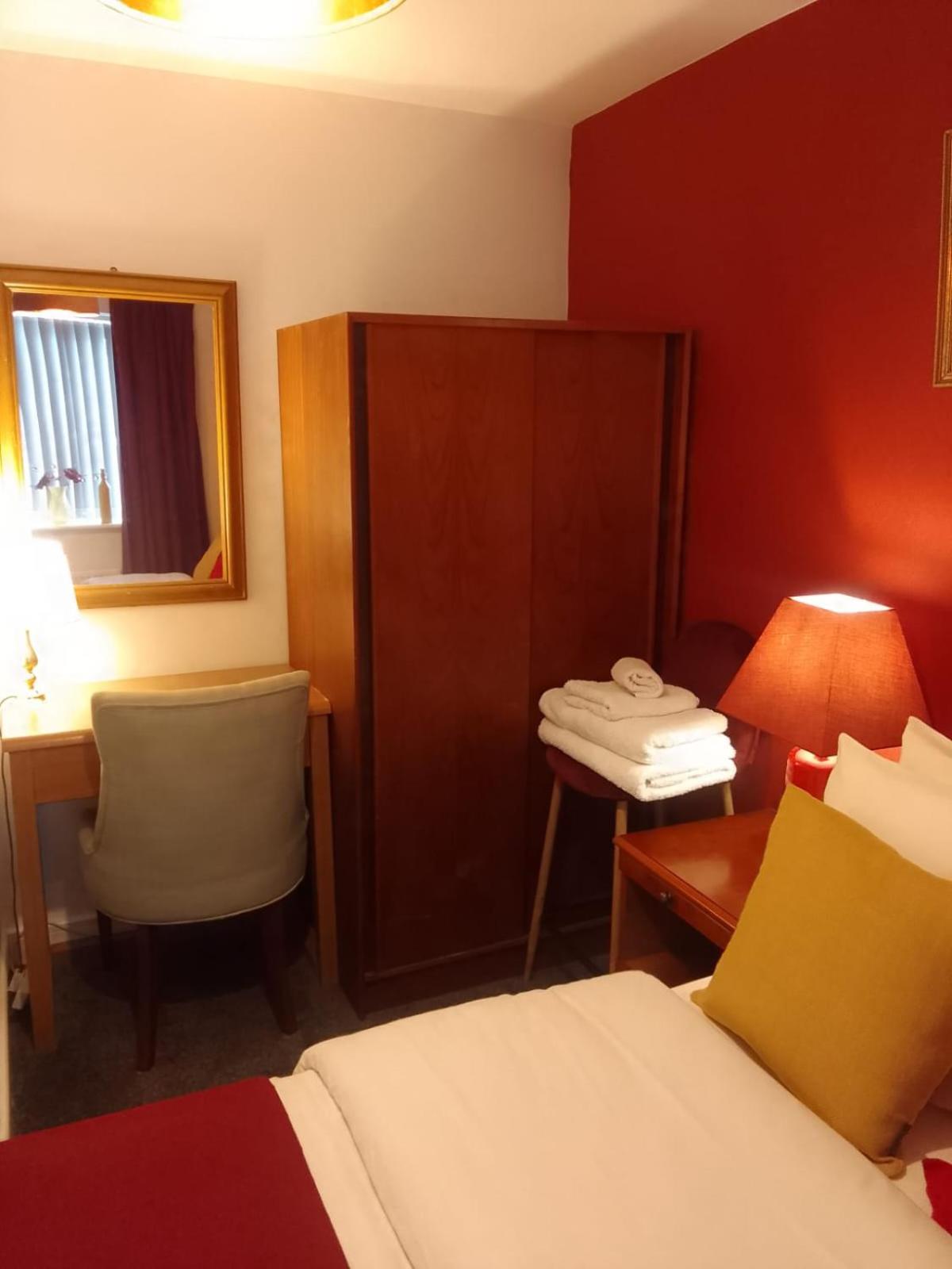 Cosy Stay In Walsall By Ideal Home Bloxwich Exterior foto